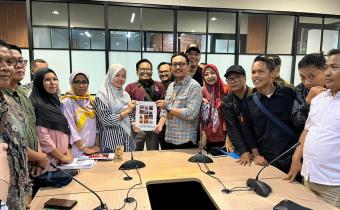 Bawaslu Kabupaten Lamongan Serahkan Laporan Akhir Kehumasan kepada Bawaslu RI 