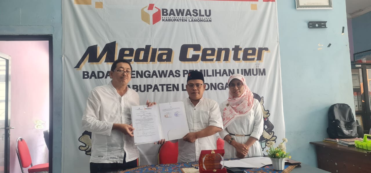 Bawaslu Kabupaten Lamongan Teken MoA Dengan Kominfo Kabupaten Lamongan Tentang Pengawasan Siber Pemilihan Serentak Tahun 2024