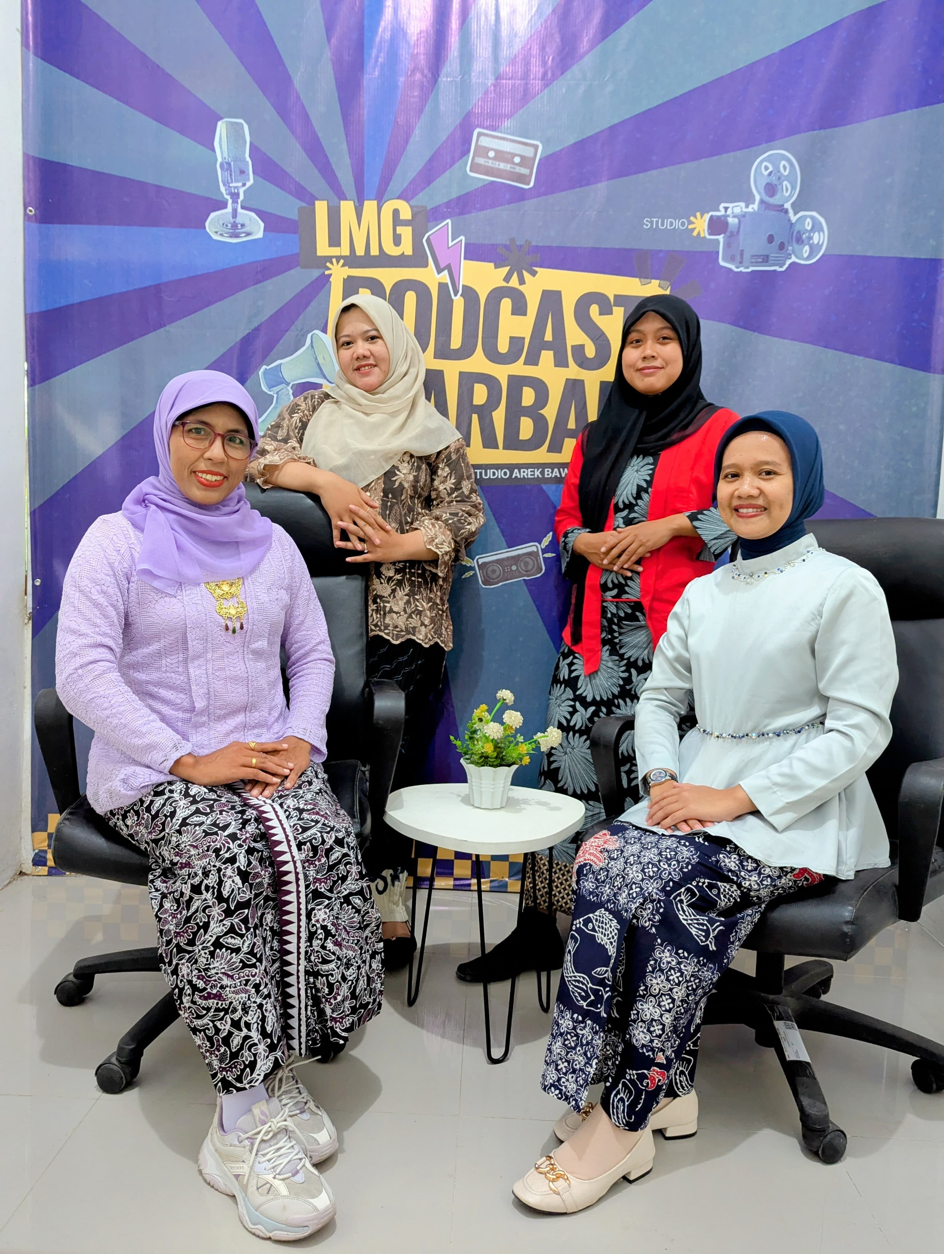 Bawaslu Se-Jawa Timur Serentak Melakukan Program Berkebaya Setiap Hari Selasa