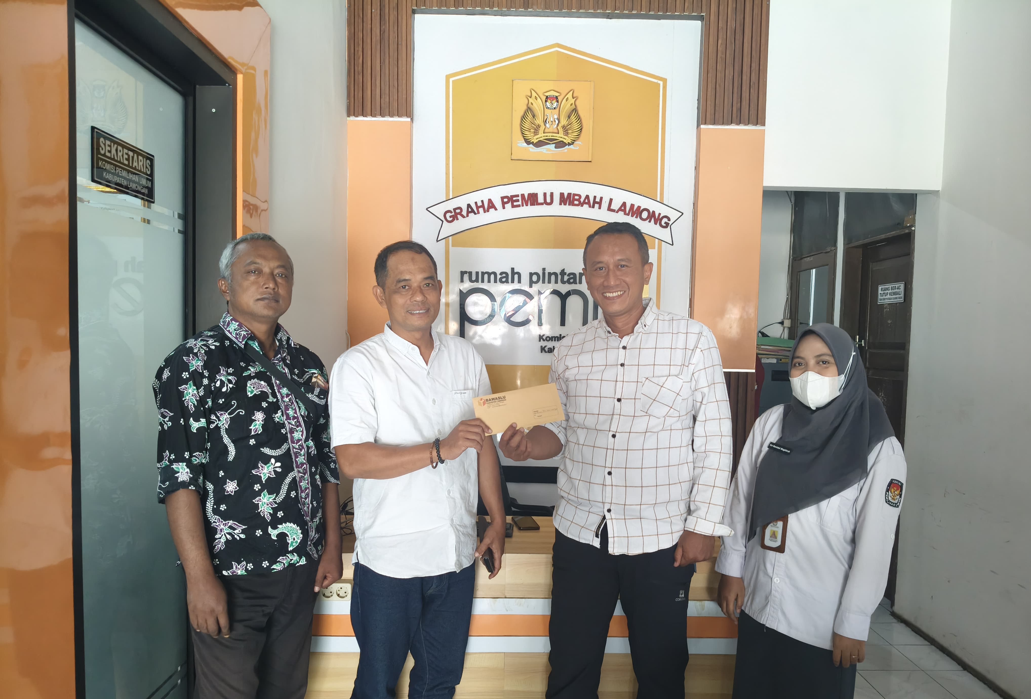 Pasca Tiga Pekan Uji Petik, Bawaslu Kabupaten Lamongan Sampaikan Saran Perbaikan Pemutakhiran Data Pemilih Berkelanjutan kepada KPU Kabupaten Lamongan