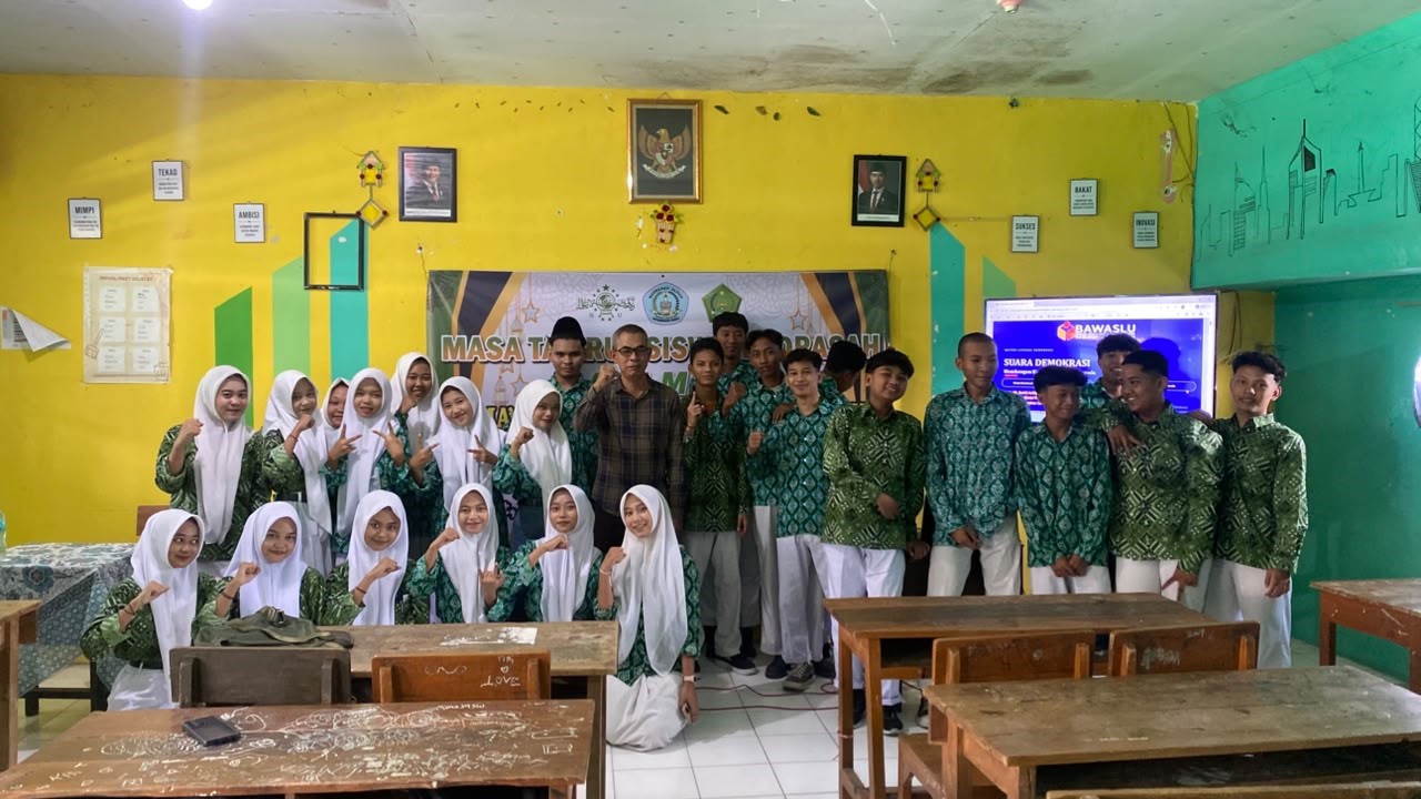 Bawaslu Goes to Shool